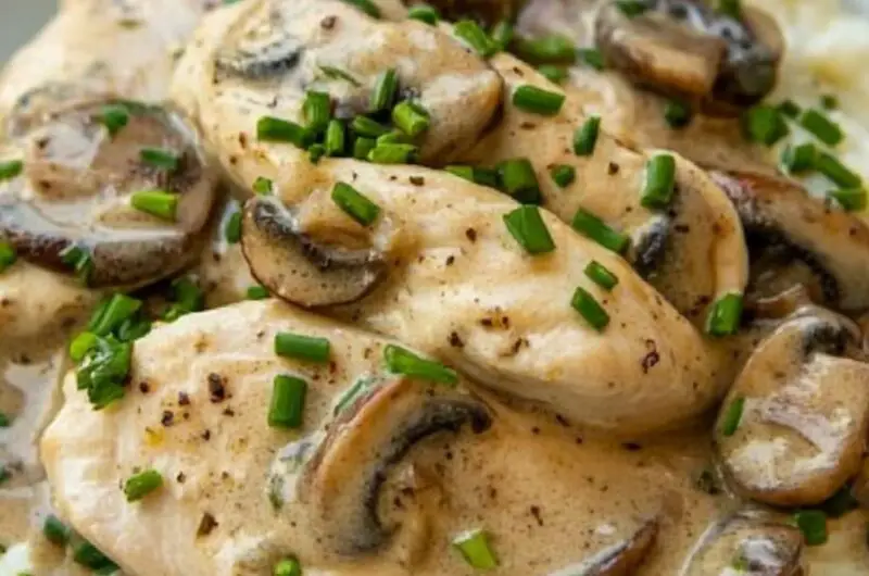 Chicken Breasts with Mushrooms and Cream Sauce