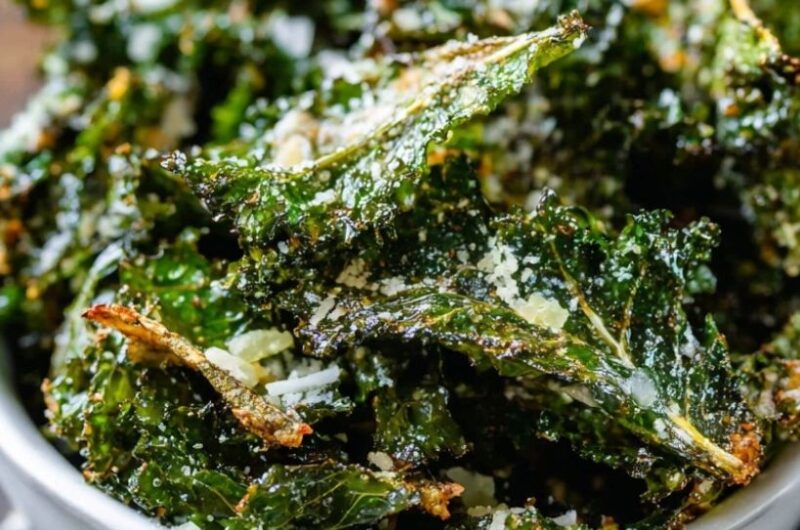 Garlic and Parmesan Kale Chips