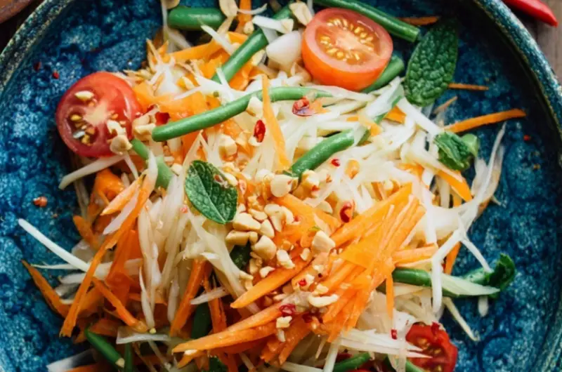 Thai Green Papaya Salad (Som Tam)